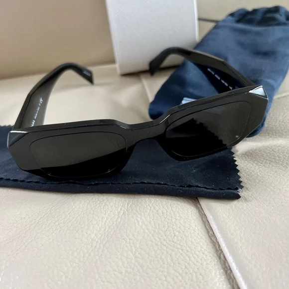Authentic Prada PR17WS 1AB5S049 Women's Sunglasses 49 mm Black / Dark Grey Lens